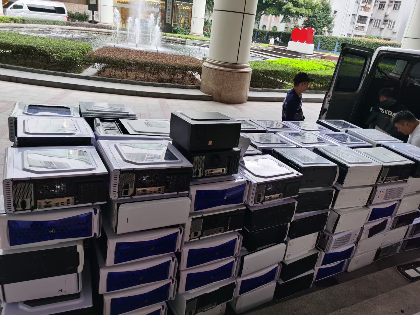 深圳專業(yè)回收：品牌主機(jī)、顯示器設(shè)備等(圖2)