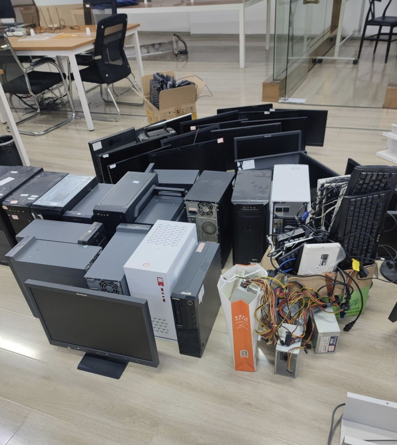 深圳回收公司電子設(shè)備，辦公電器設(shè)備也收(圖1)
